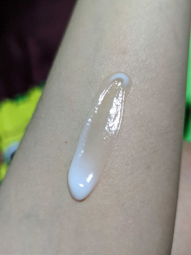 Vaseline Healthy Bright Gluta-Hya Serum Burst Lotion Dewy Radiance review photo by sxkahijau