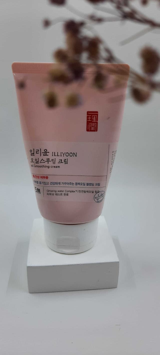 ILLIYOON Oil Smoothing Cream review photo by glowediaries