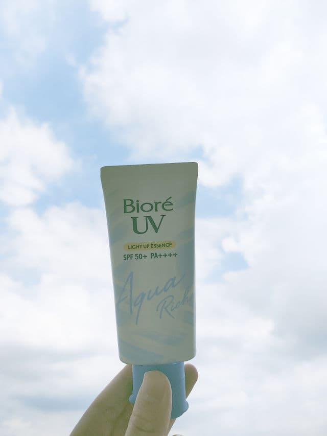 Biore UV Aqua Rich Light Up Essence SPF 50+ PA++++ review photo by skincarekid