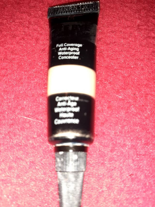 It Cosmetics Bye Bye Under Eye Anti-aging Concealer review photo by ColleenDoc1996