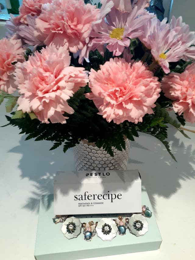 Pestlo Safe Recipe Sun Essence SPF50+ PA++++ review photo by ColleenDoc1996
