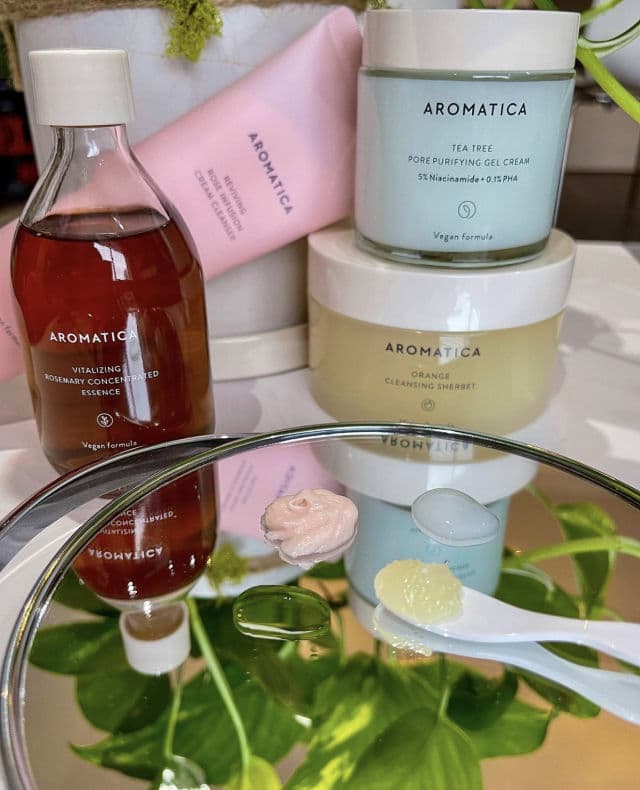 Aromatica Tea Tree Pore Purifying Gel Cream 5% Niacinamide + 0.1% PHA review photo by Courtneywatt