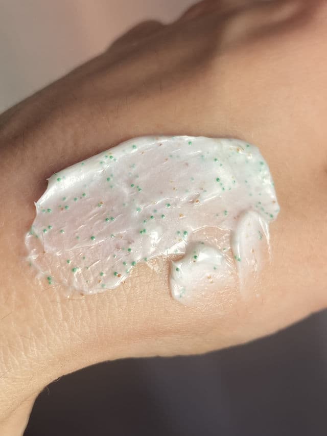 Himalaya Purifying Neem Scrub Normal to Oily Skin review photo by Grethi