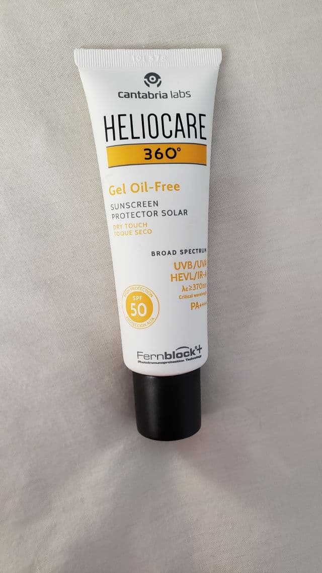 Heliocare Gel Oil Free Dry Touch SPF 50 review photo by Hellowiskass