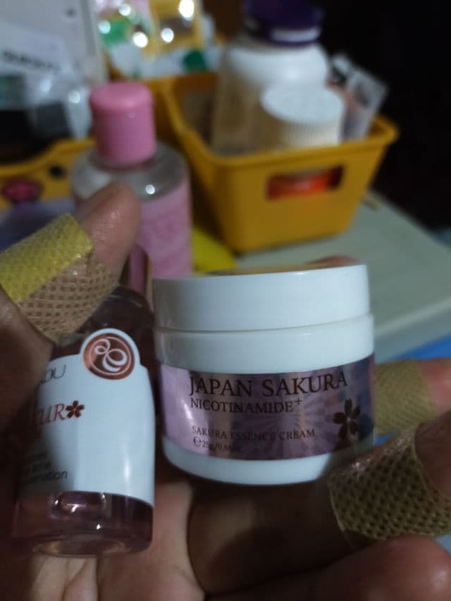 Laikou Japan Sakura Nicotinamide Sakura Essence Cream review photo by PickySiren