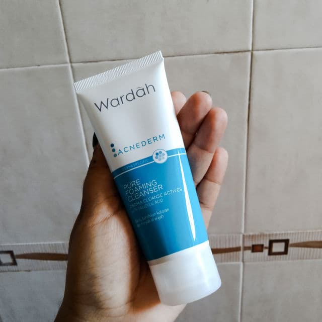 Wardah Acnederm Pure Foaming Cleanser review photo by Shaaaaa