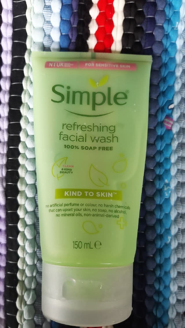 Simple Kind To Skin Refreshing Facial Gel Wash review photo by skinchelinguide