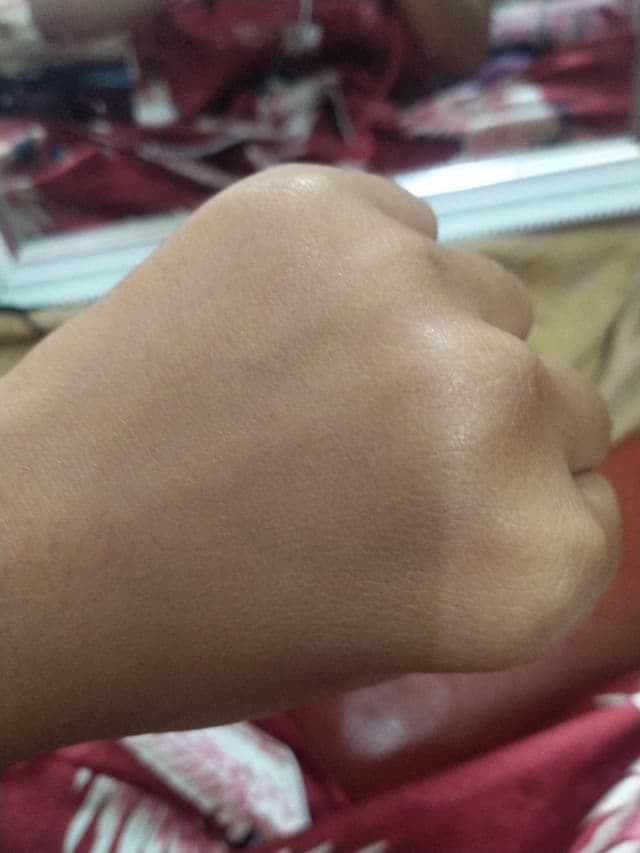 PINK by Pure Beauty Beauty Airy UV Essence SPF50+ PA++++ review photo by Syira98