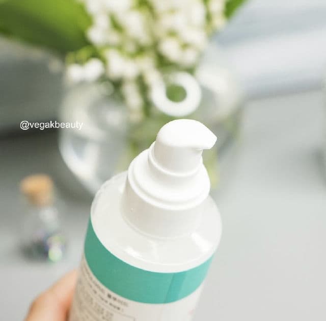 A'pieu Madecassoside Fluid review photo by Veguya