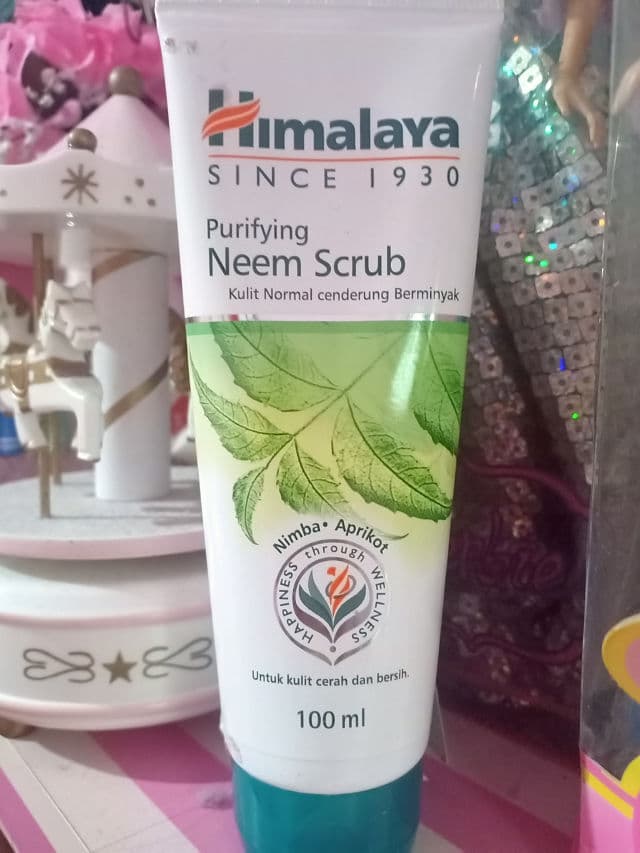 Himalaya Purifying Neem Scrub Normal to Oily Skin review photo by alyakk