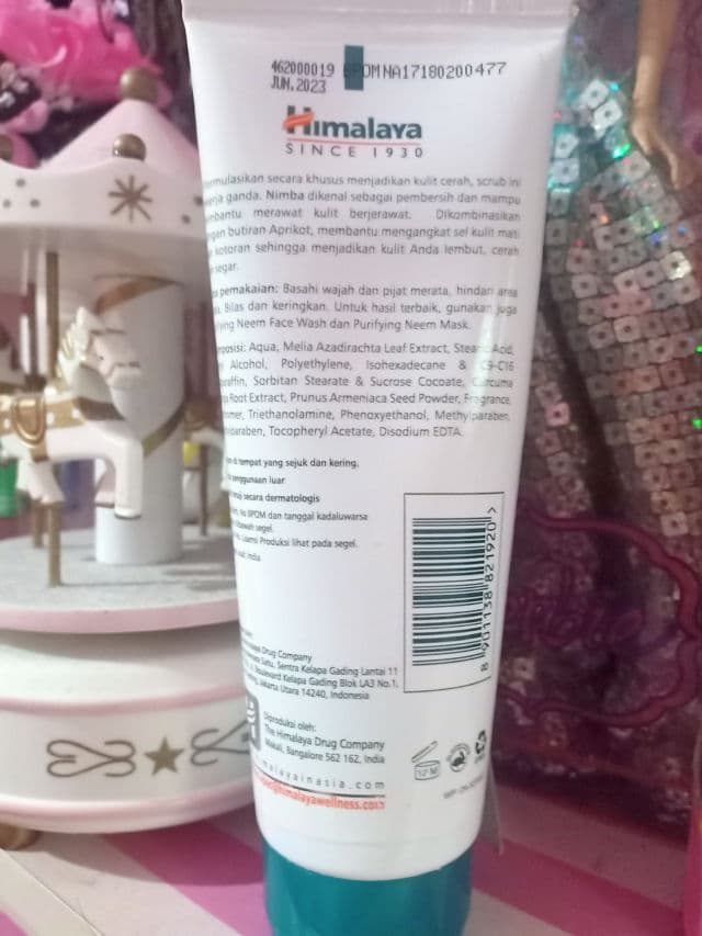 Himalaya Purifying Neem Scrub Normal to Oily Skin review photo by alyakk