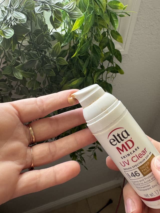EltaMD UV Clear SPF 46 review photo by Aily89