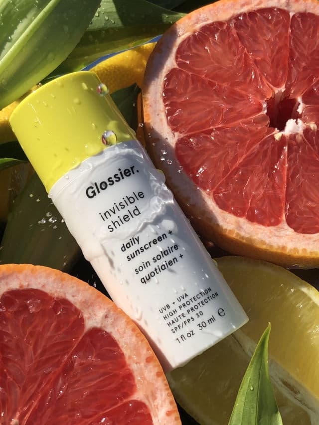 Glossier Invisible Shield Daily Sunscreen SPF35 review photo by soindelaskin