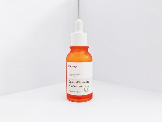 manyo Galac Whitening Vita Serum review photo by sskincarediaryy