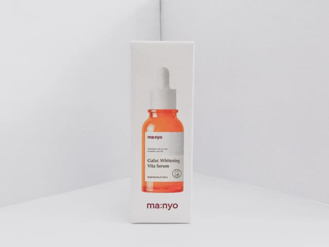 manyo Galac Whitening Vita Serum review photo by sskincarediaryy