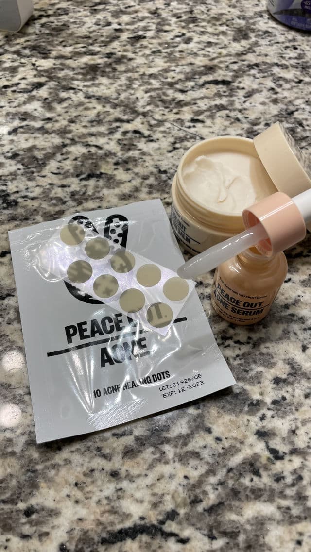 Peace Out Acne Dots review photo by vbyerley